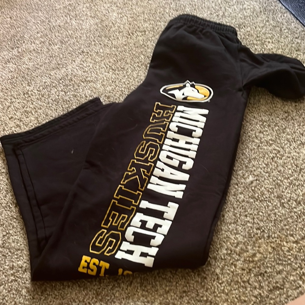 Michigan Tech Sweatpants - Men’s small